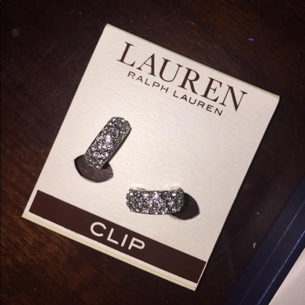 BRAND NEW EARRINGS.